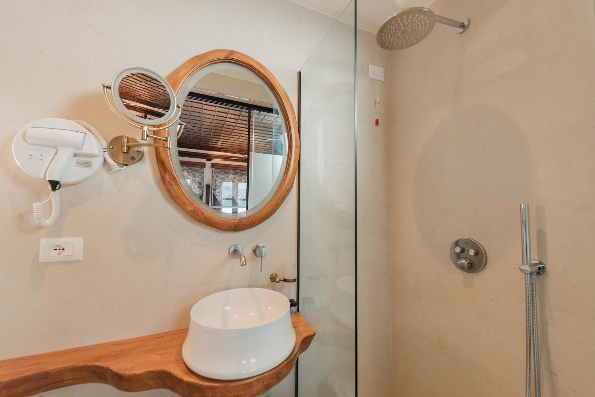 Dam Stone Boutique Hotel Гирокастра Экстерьер фото