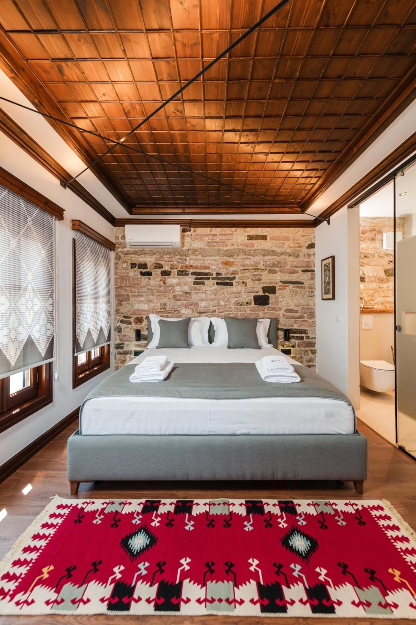 Dam Stone Boutique Hotel Гирокастра Экстерьер фото