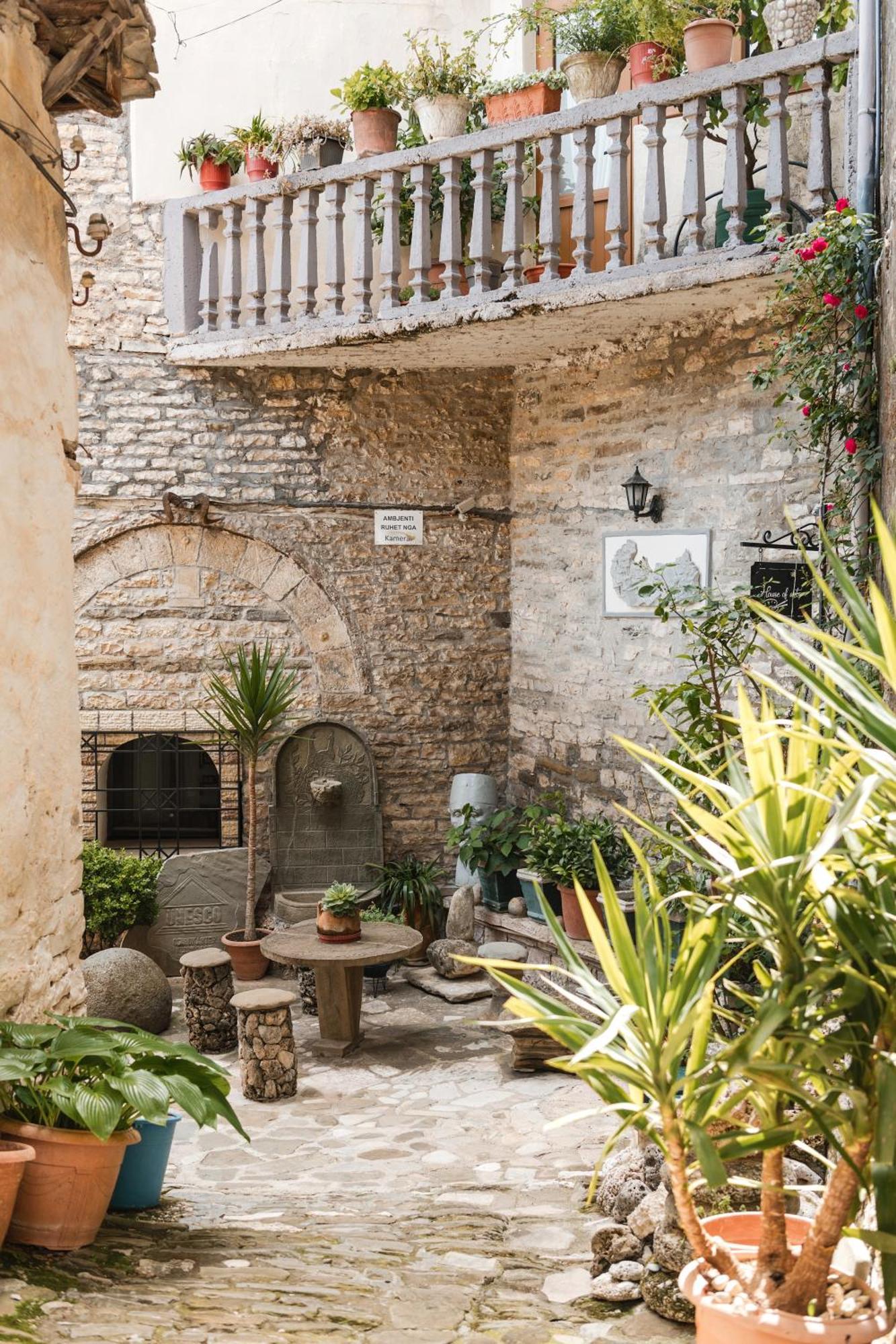 Dam Stone Boutique Hotel Гирокастра Экстерьер фото