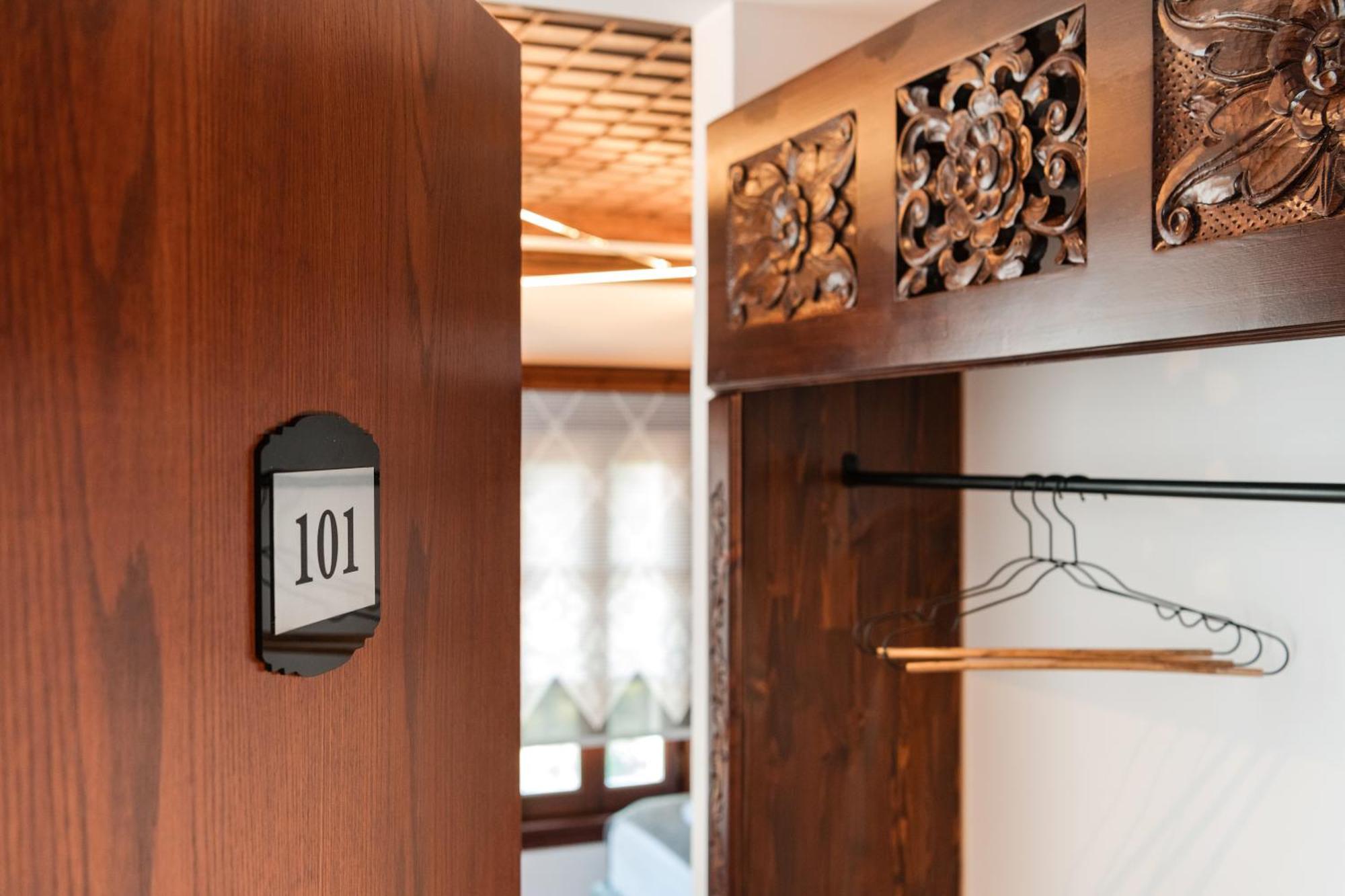 Dam Stone Boutique Hotel Гирокастра Экстерьер фото